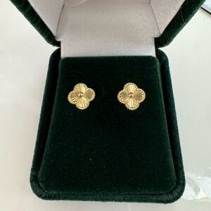 Elegant Gold Flower Stud Earrings 10k